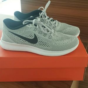 NWT Nike Free Run Women's shoes never worn